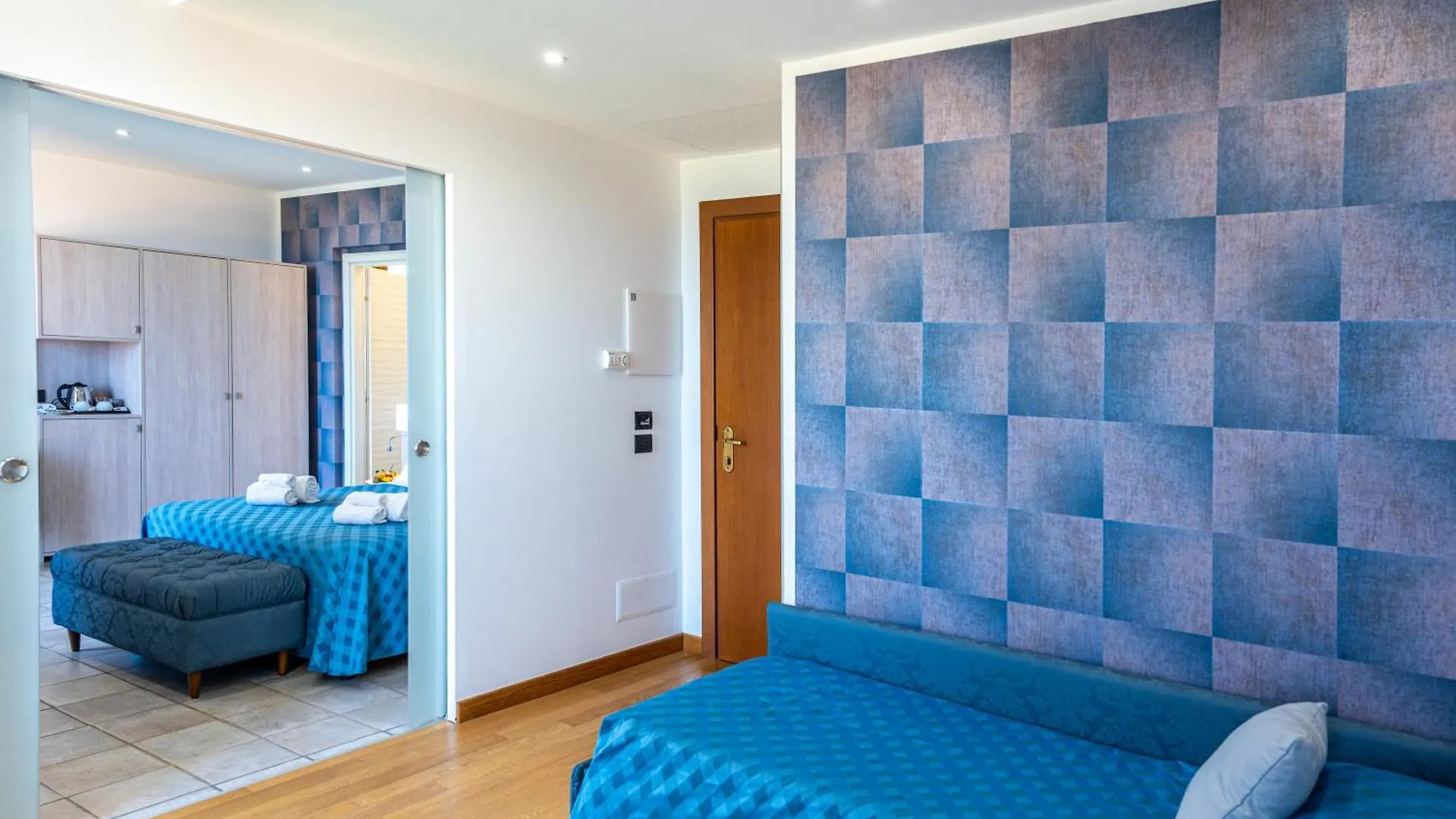 Hotel Baia Del Capitano تْشيفالو