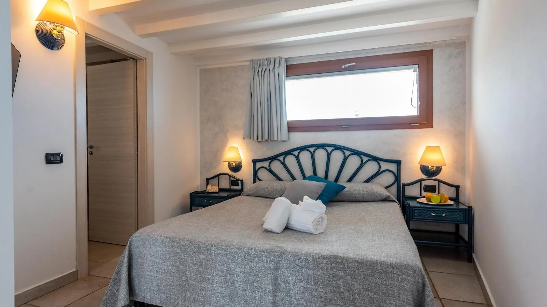 Hotel Baia Del Capitano Чефалу