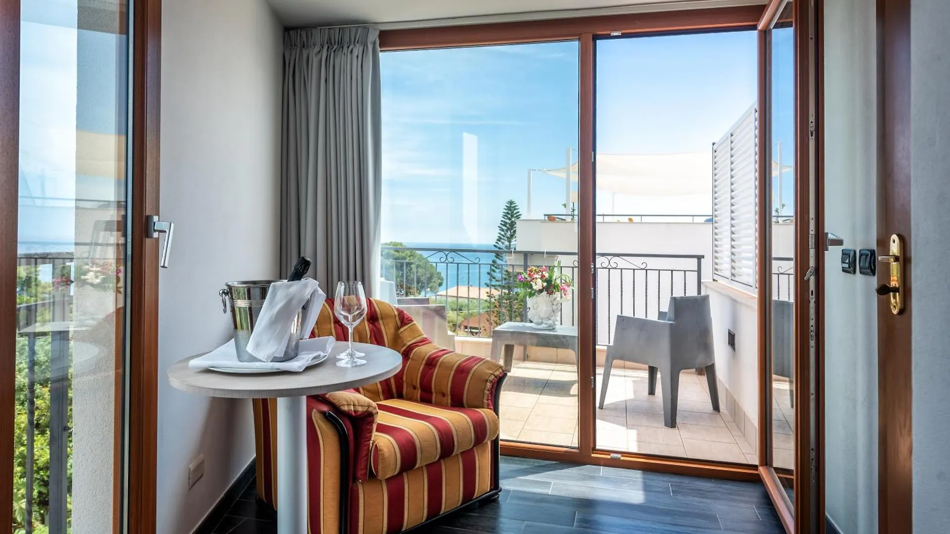 Hotel Baia Del Capitano Cefalù