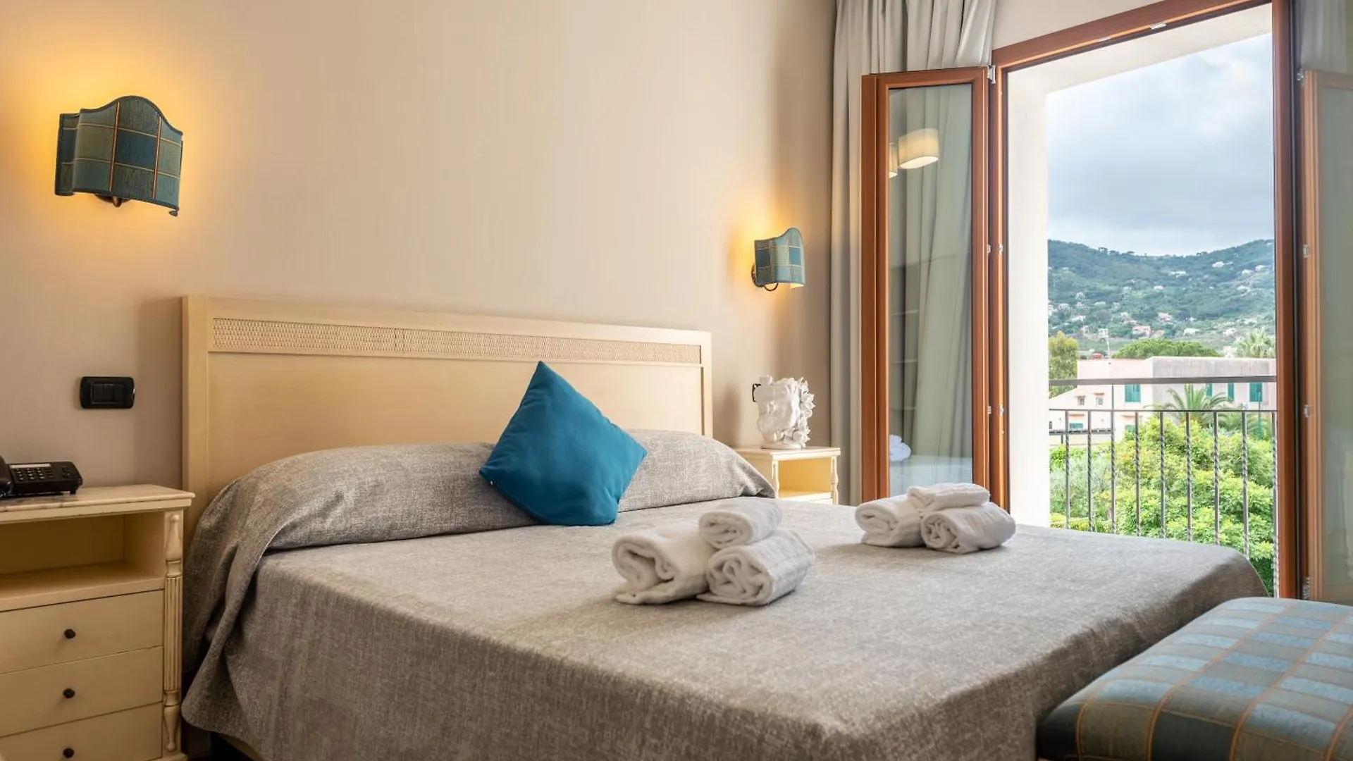 Hotel Baia Del Capitano Чефалу