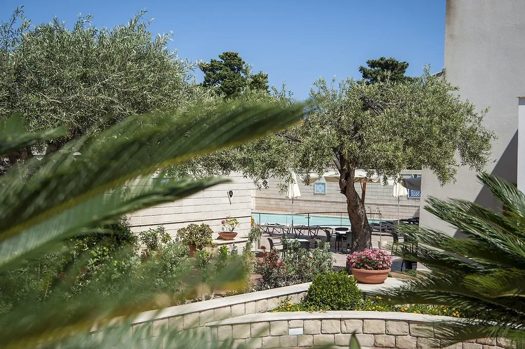 Hotel Baia Del Capitano Чефалу